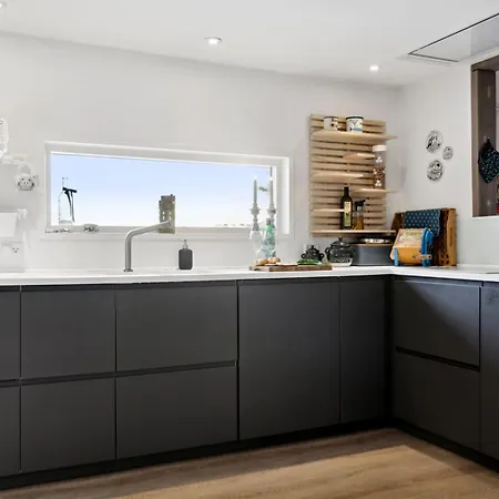 Lagho - 500m From The Sea By Interhome