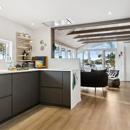 Lagho - 500m From The Sea By Interhome *