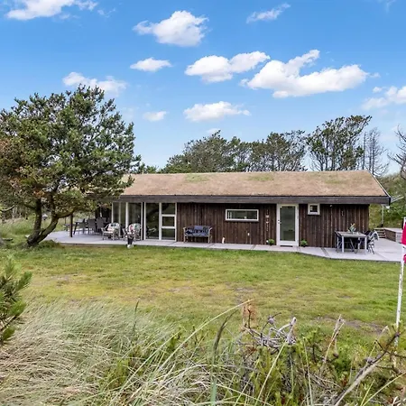 Lagho - 500m From The Sea By Interhome